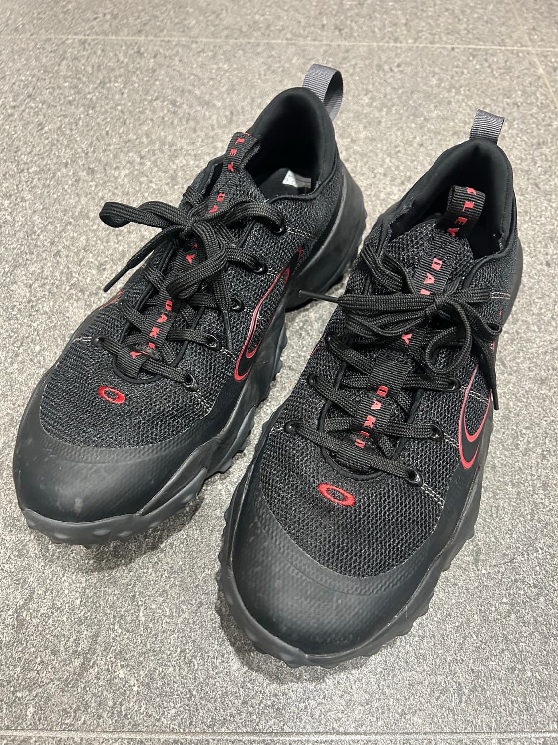 오클리 엣지 플렉스 블랙아웃 스니커즈 상품이미지4