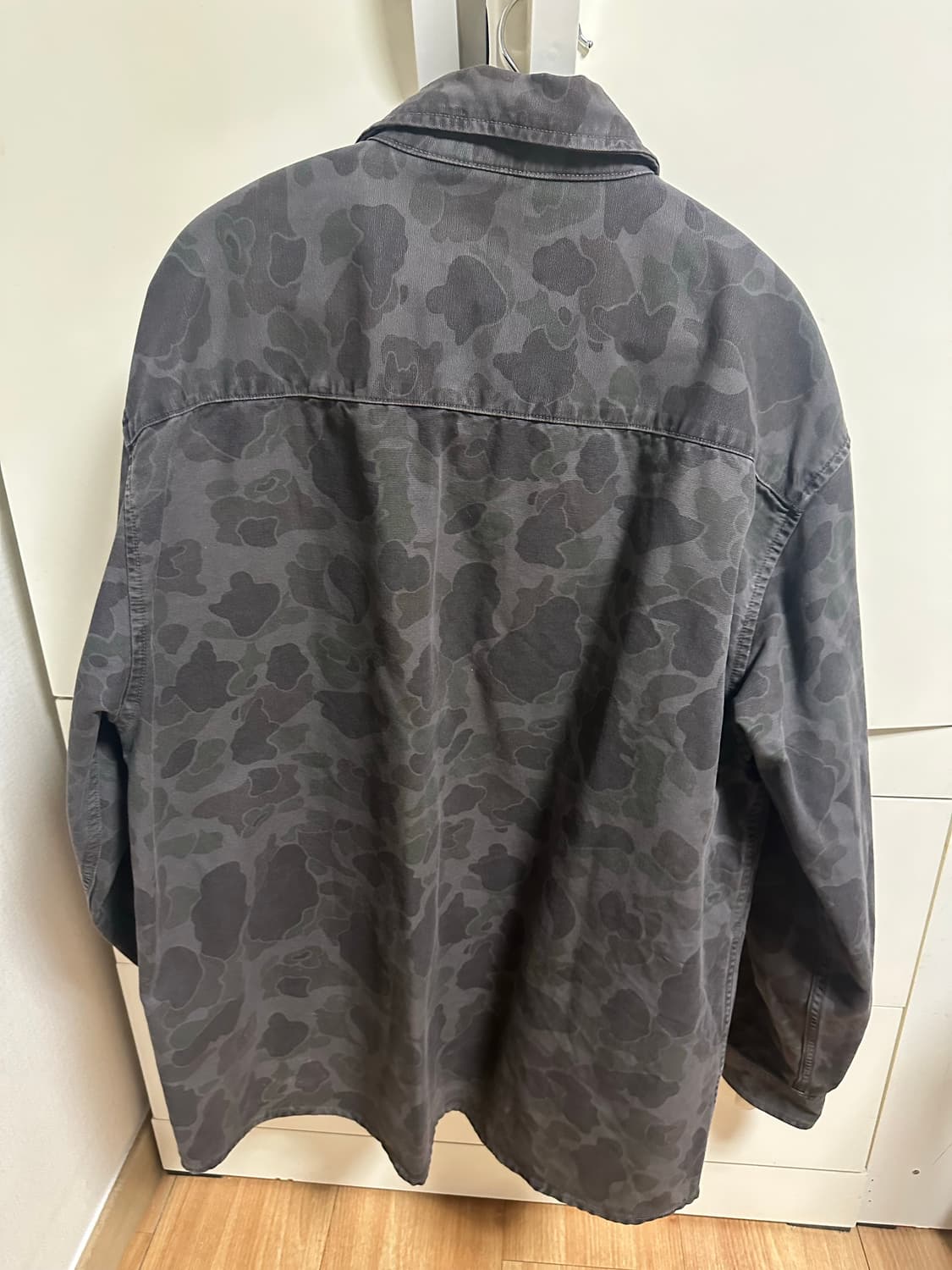 칼하트윕 블랙카모 패턴 셔츠 상품이미지2