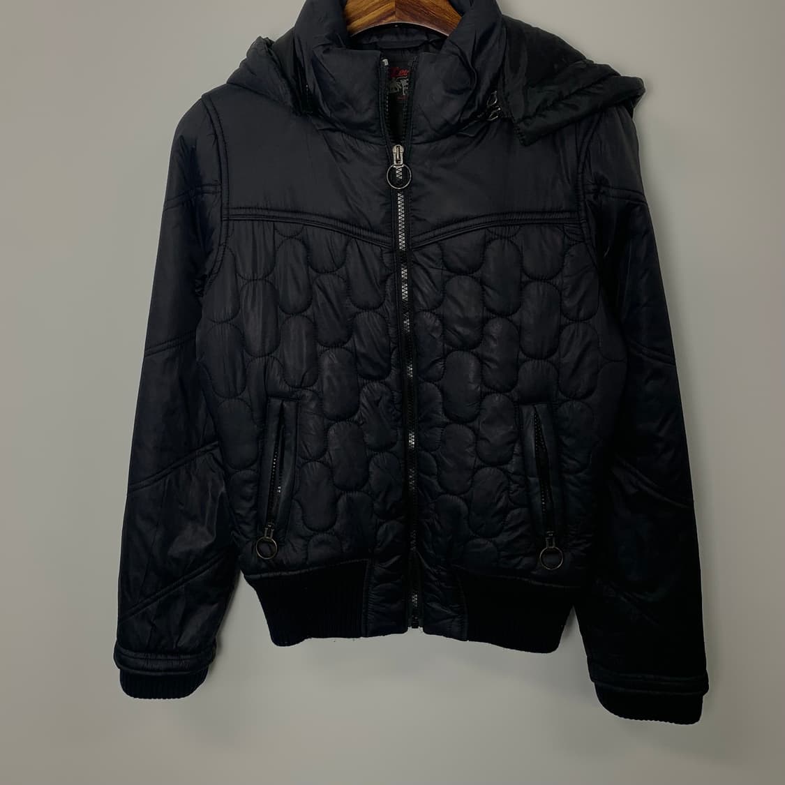 리바이스 블랙 퀄팅 후드 패딩 상품이미지2