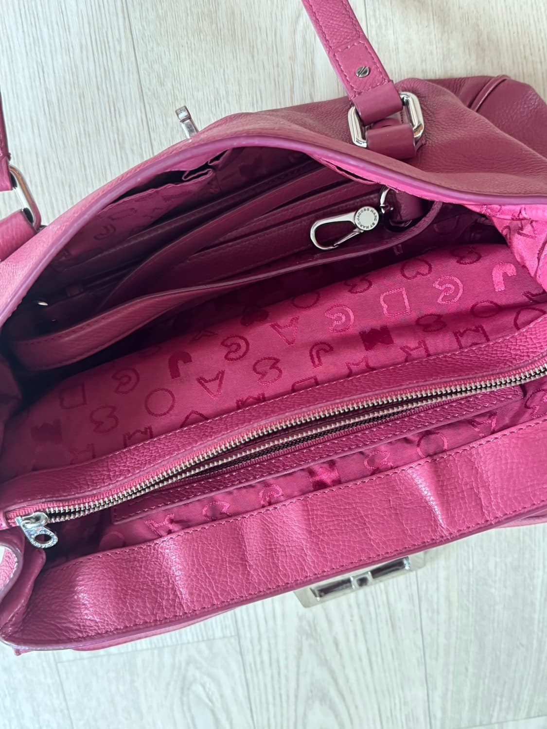 Marc by Marc Jacobs 버건디 레더 숄더백 상품이미지5