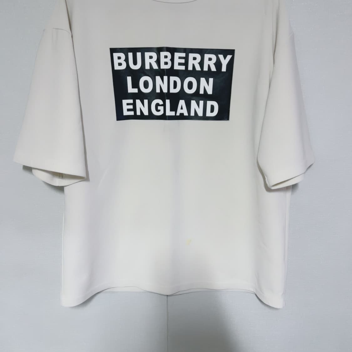 버버리 화이트 로고 프린팅 여름 공용 반팔티 상품이미지3