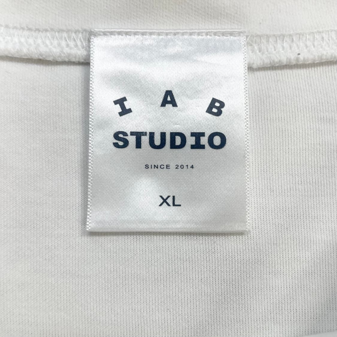 아이앱스튜디오 스펠 로고 반팔티 화이트 상품이미지3