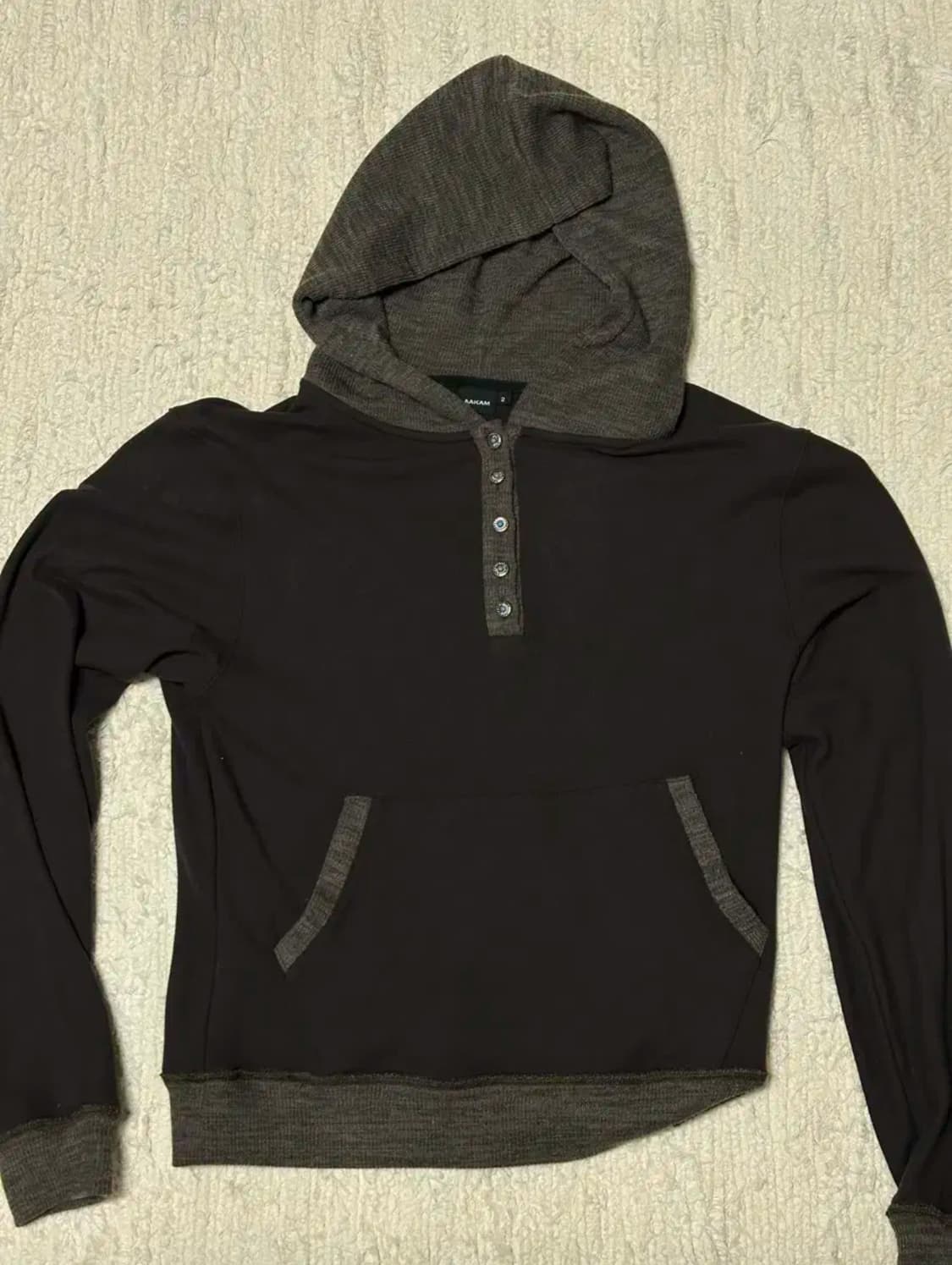 아캄 콘트라스트 로고 버튼 후디 후드티 후드 브라운 2사이즈 상품이미지1