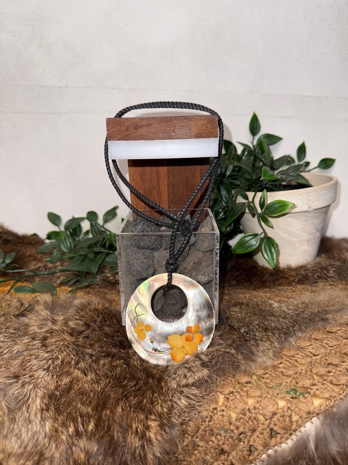 Oriental flower nacre necklace  상품이미지1