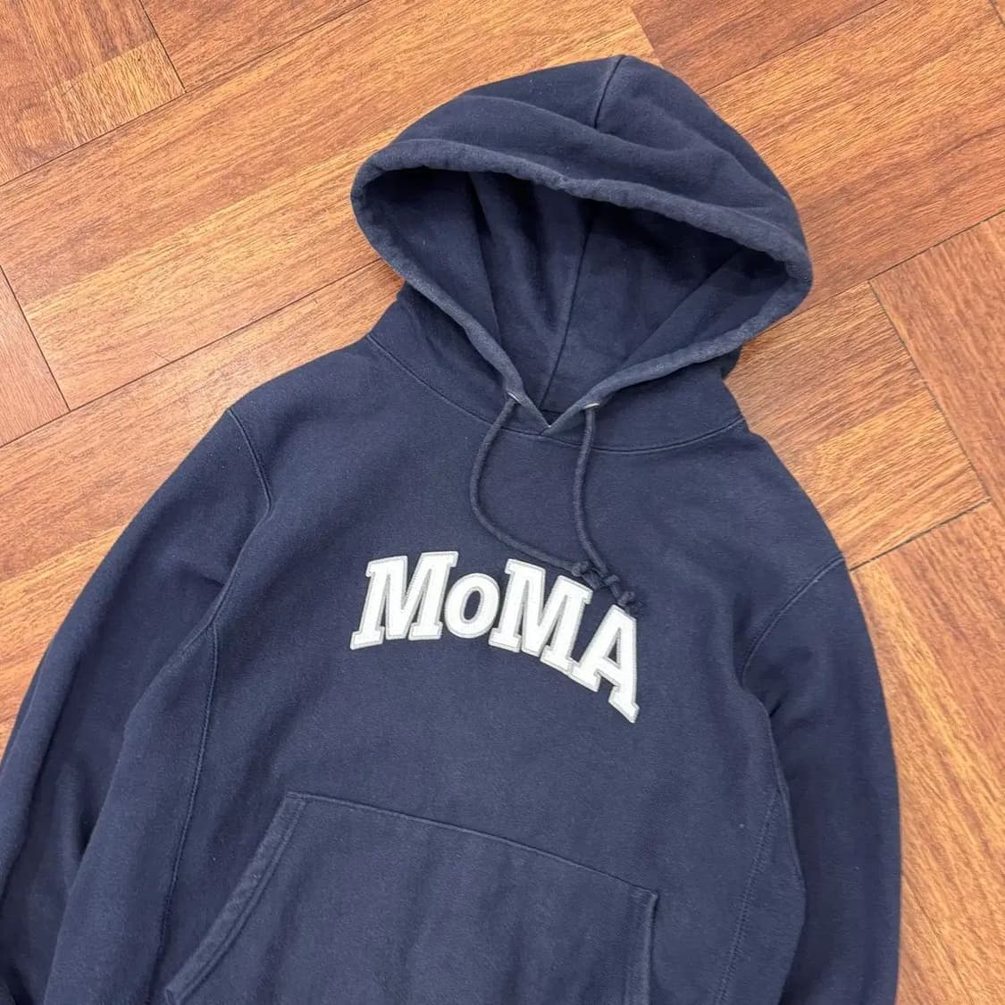 S(95) 챔피온 x MOMA 모마 리버스위브 네이비 후드 티셔츠  상품이미지2