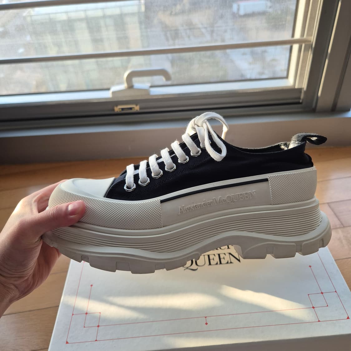 (풀패키지)알렉산더 맥퀸 트레드슬릭 40사이즈 판매합니다. 상품이미지9