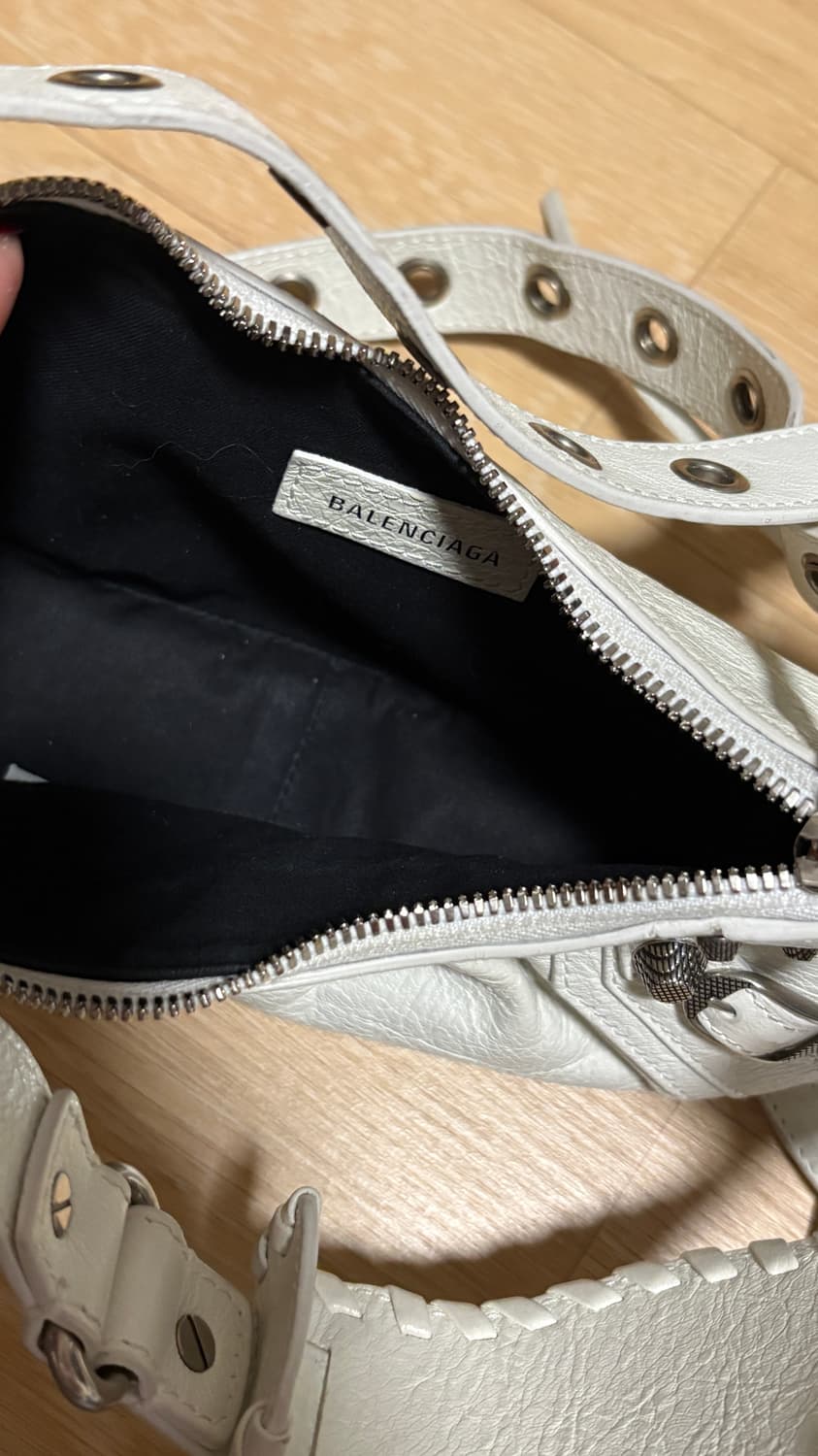 발렌시아가 르카골 XS 화이트 가방 상품이미지5