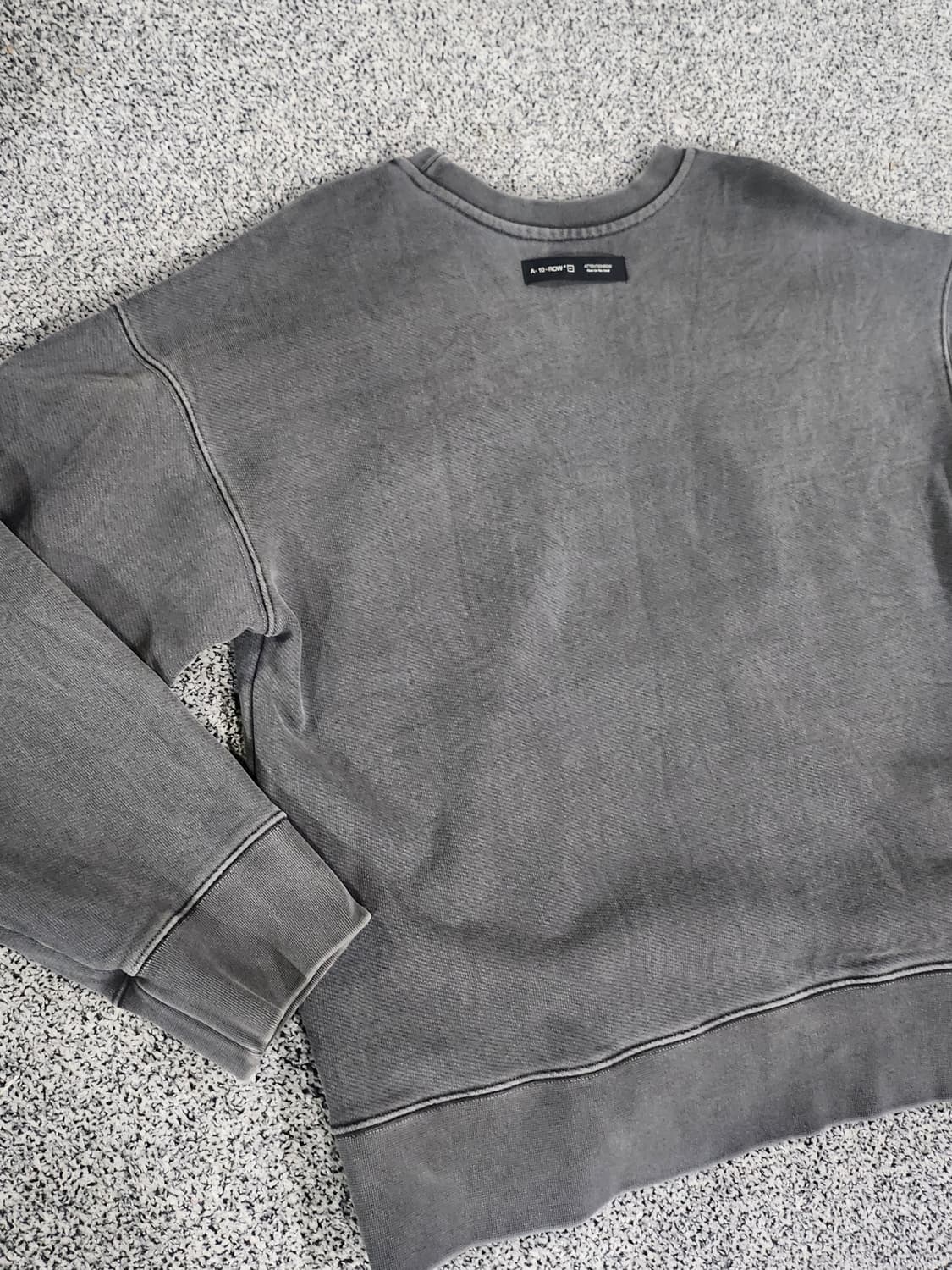 어텐션로우 피그먼트 맨투맨 상품이미지3