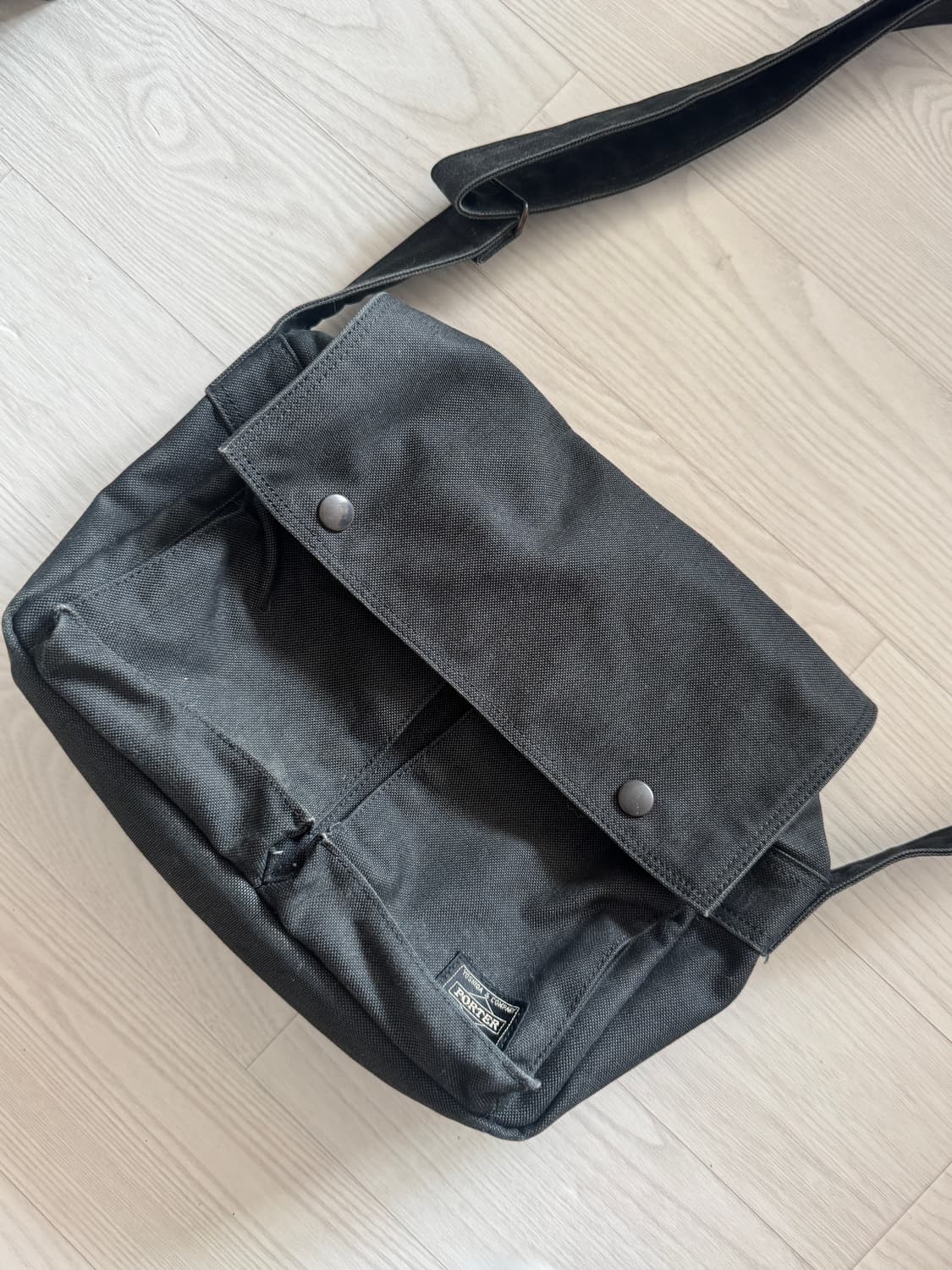 포터 차콜그레이 크로스백 상품이미지2