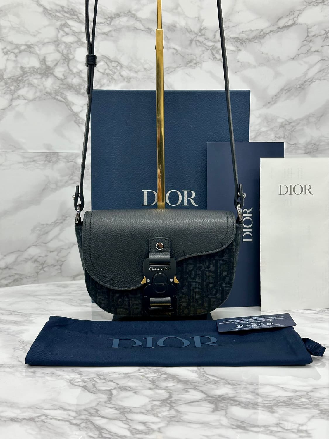 디올 플랩 오블리크 새들 크로스백 블랙 상품이미지1