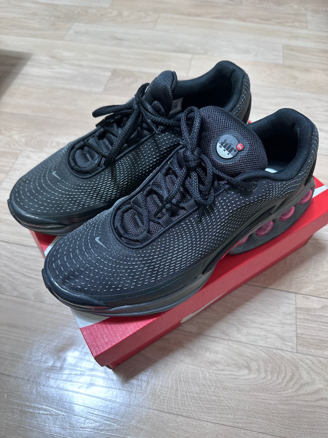 [290]나이키 에어맥스 Dn 블랙 라이트 크림슨 상품이미지3