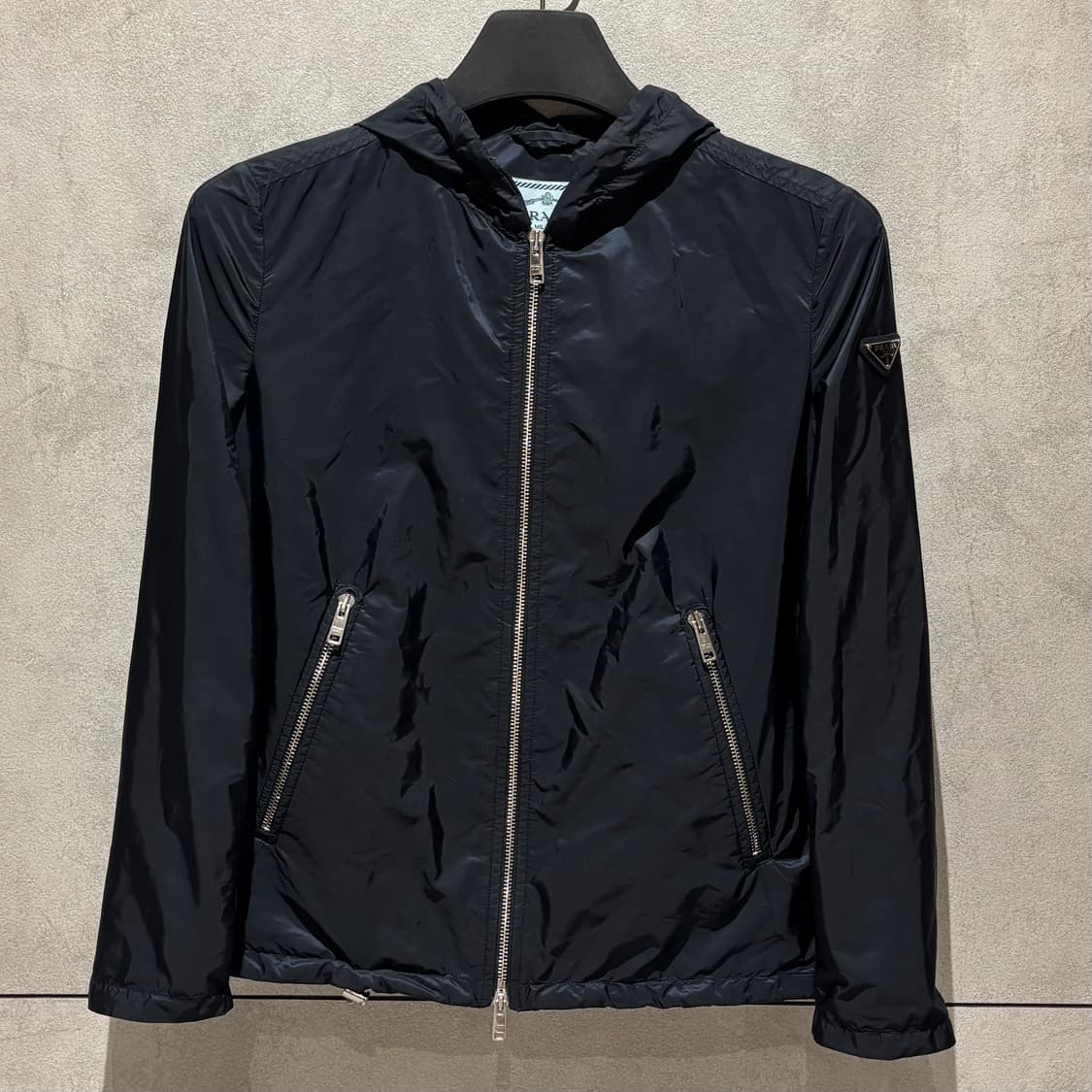프라다 리나일론 삼각호고 바람막이 상품이미지1
