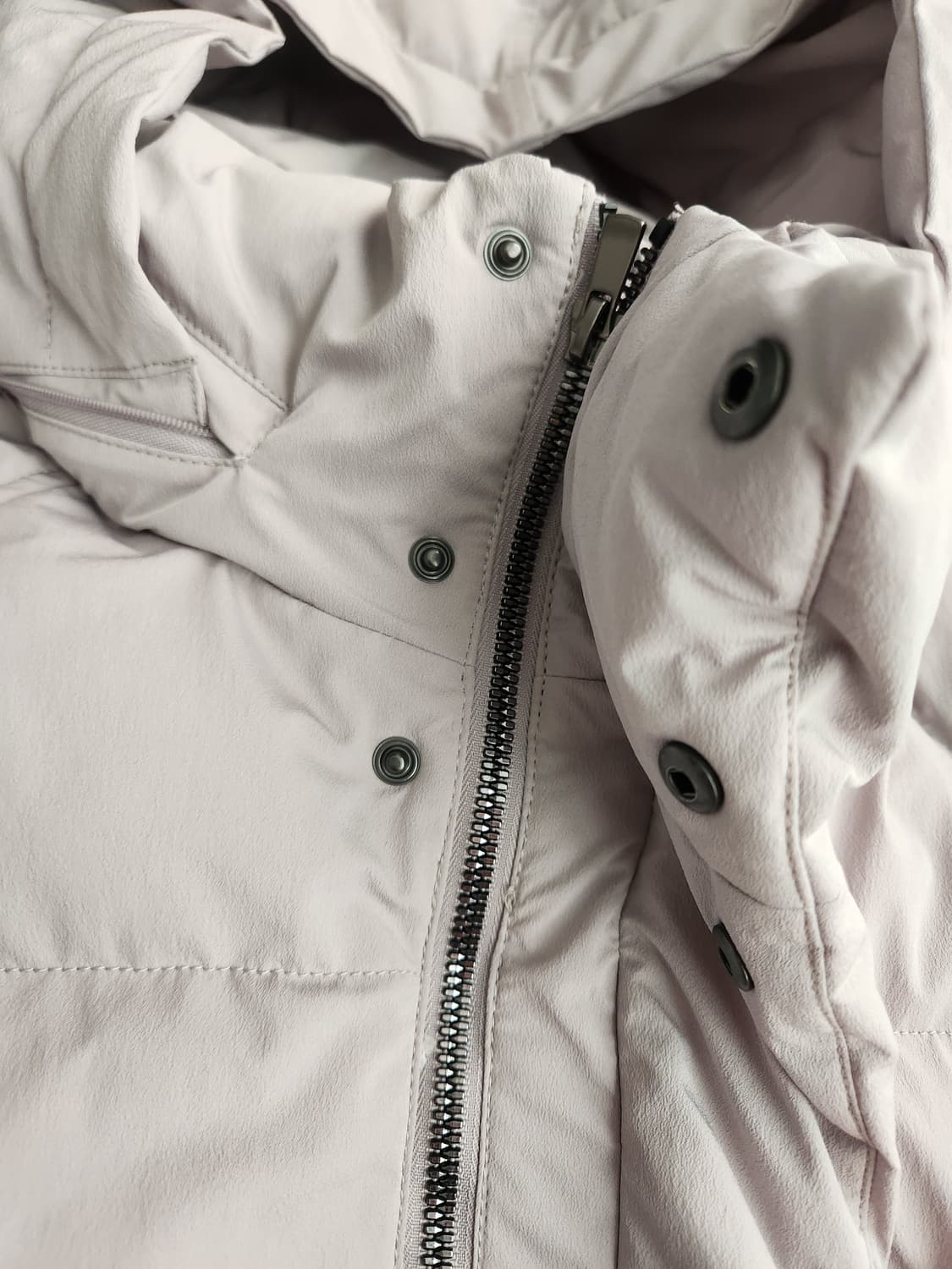 새상품급)지오지아 클라우드 푸퍼 그레이 숏패딩 사이즈100

새상품급 햇 상품이미지8