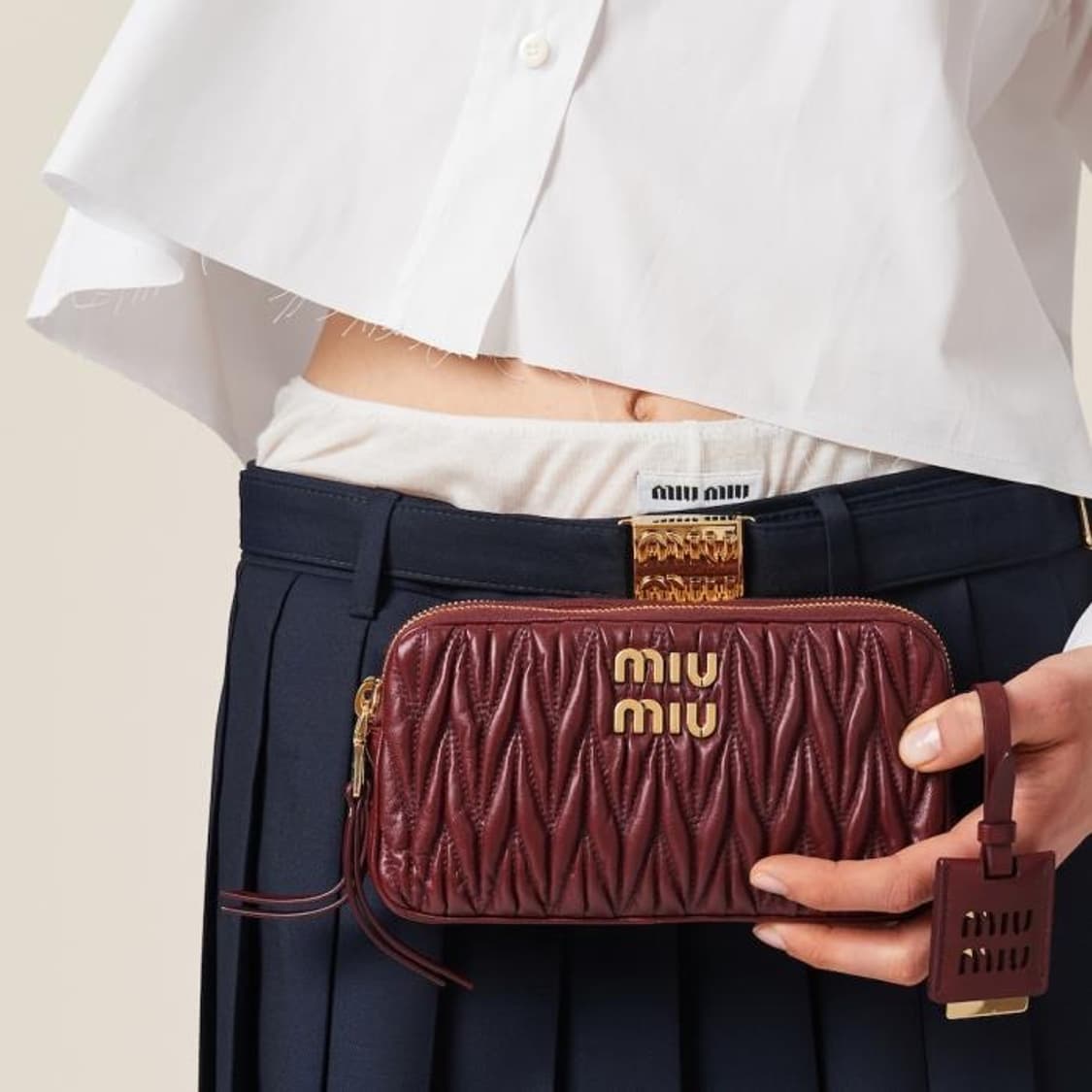 [새상품급 정품] 미우미우 마테라쎄 크로스백 상품이미지9