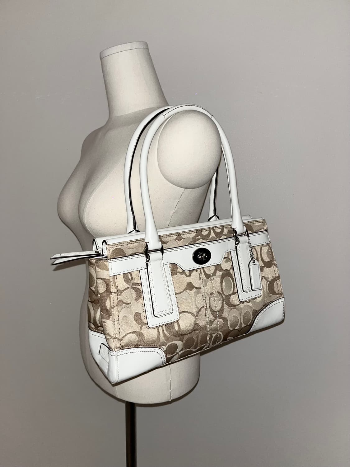 📦 Coach basic All white Shoulder Bag 상품이미지2