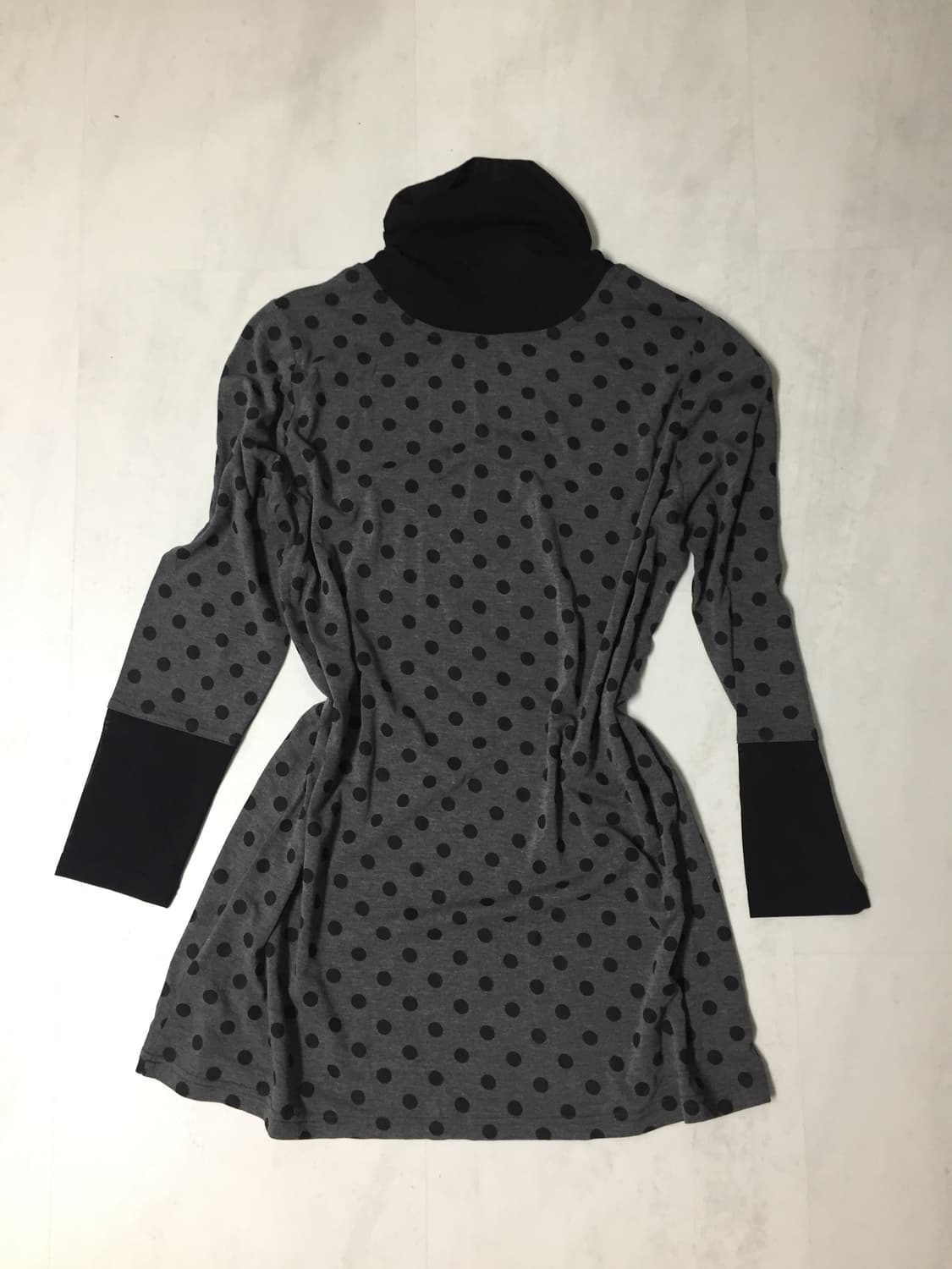 그레이 도트 땡땡이 배색 터틀넥 롱티셔츠 상품이미지1