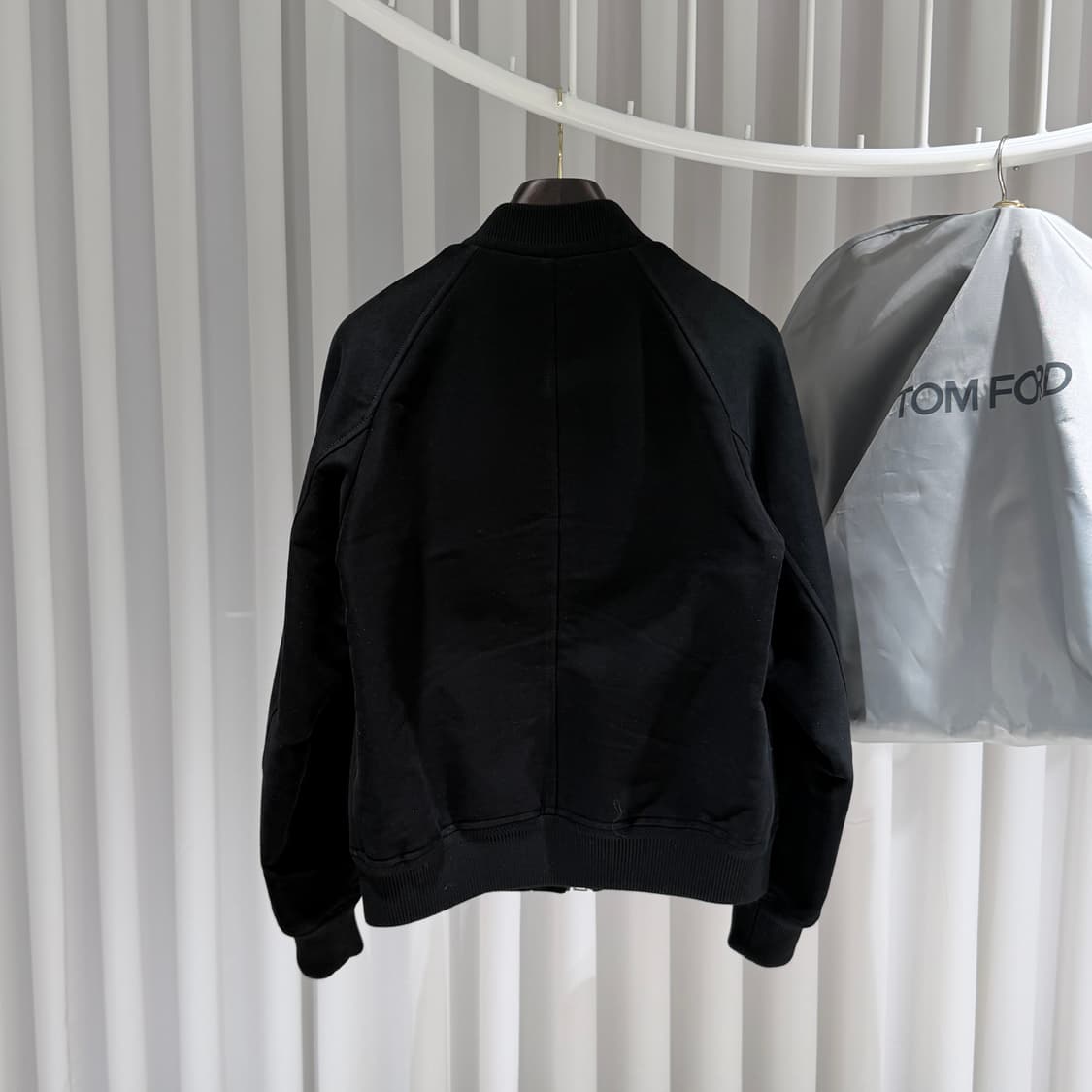 (A+/52) / 톰포드 리브드 레더 블루종 봄버 자켓 블랙 상품이미지5