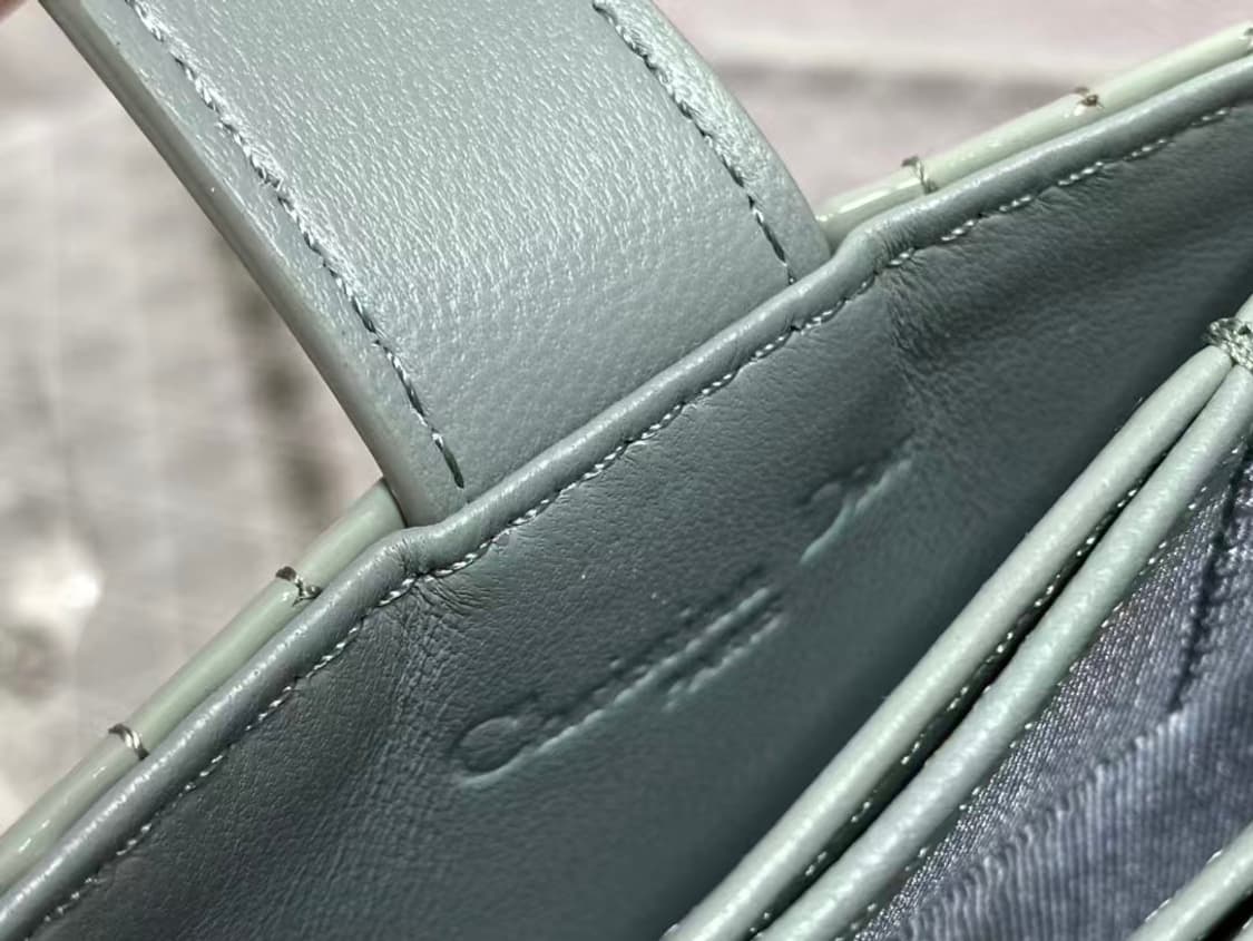 디올 레이디 5-포켓 카드 홀더 페이턴트 까나쥬 카프스킨 스카 상품이미지5