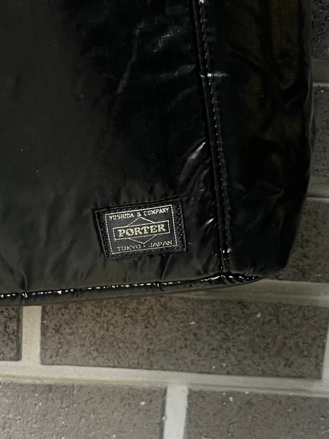 PORTER 포터 글로시 크로스백 블랙 상품이미지5