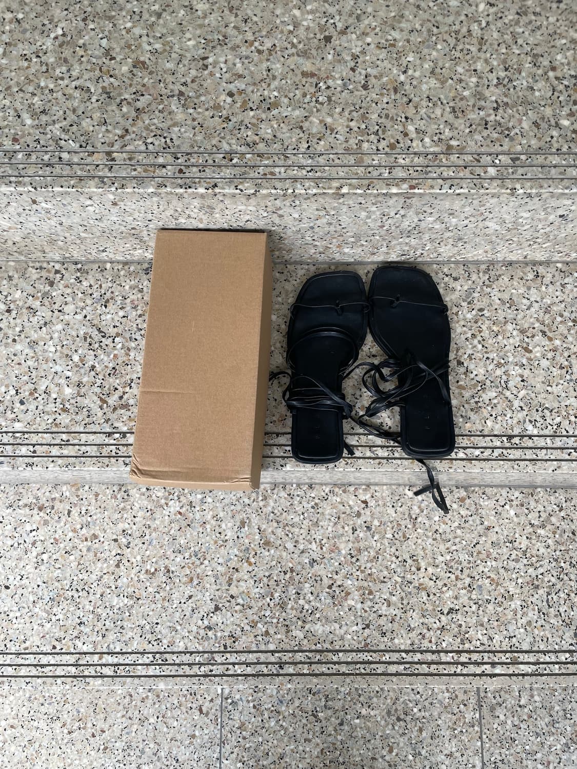블랙 스트랩 샌들 상품이미지1