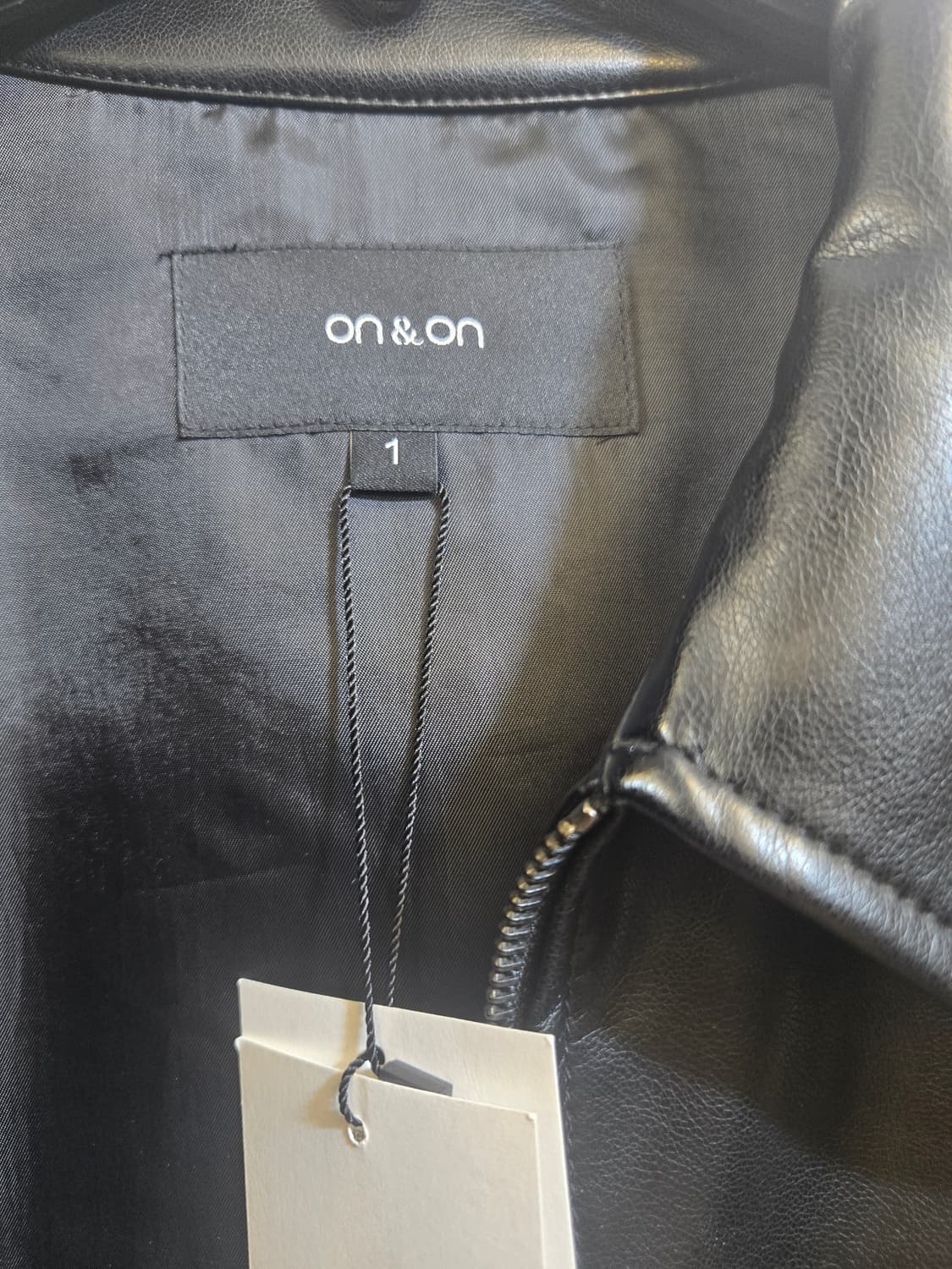 온앤온 블랙 레더 크롭 자켓 상품이미지4