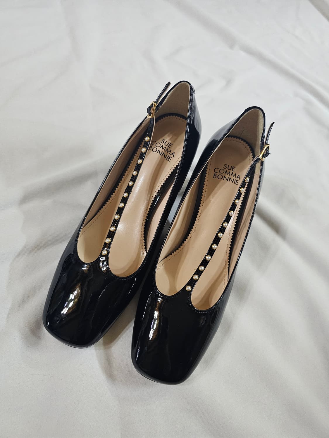 [38,250] 새상품) 슈콤마보니 펄 스트랩 페이턴트 에나멜 펌프스 상품이미지2