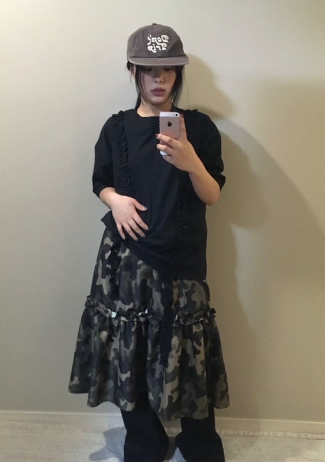 프릴 롱 반팔 티셔츠 블랙 상품이미지2
