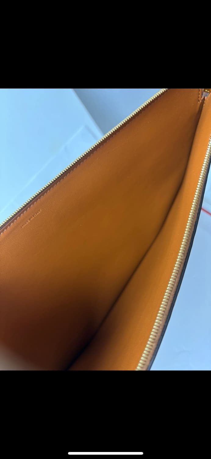 (새상품)셀린느 로고 트리옹프 클러치 카프스킨 탄 라지 상품이미지7