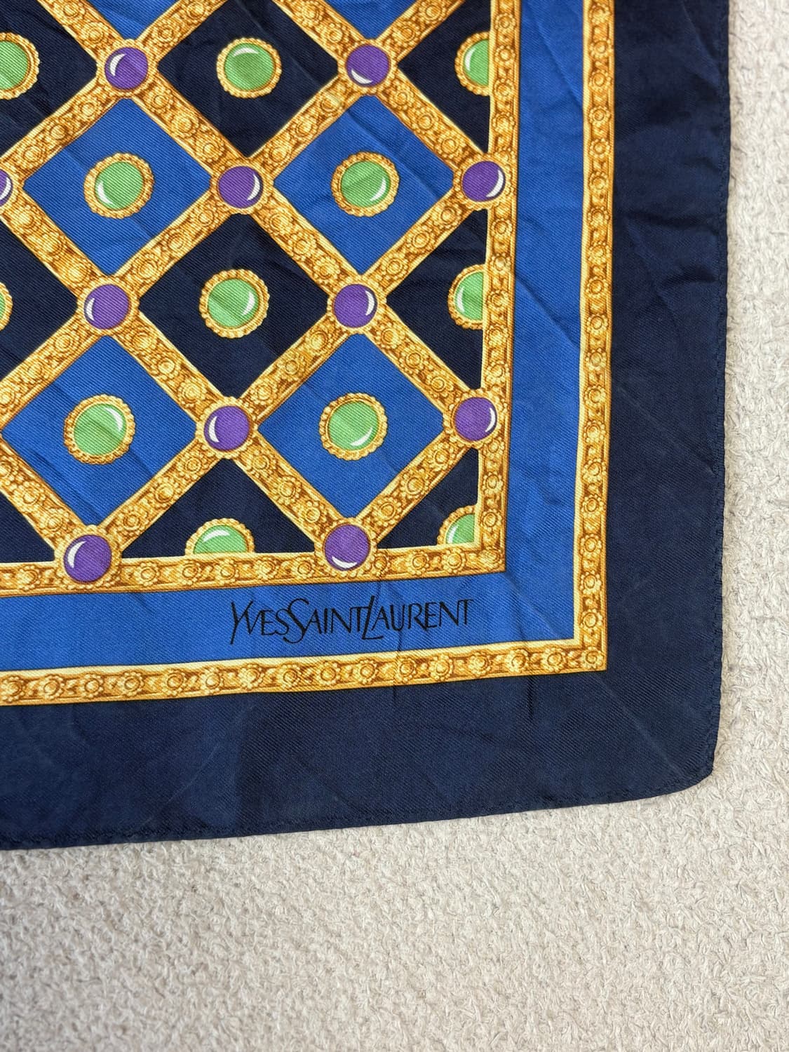 입생로랑 핸드롤링 실크 스카프 상품이미지2