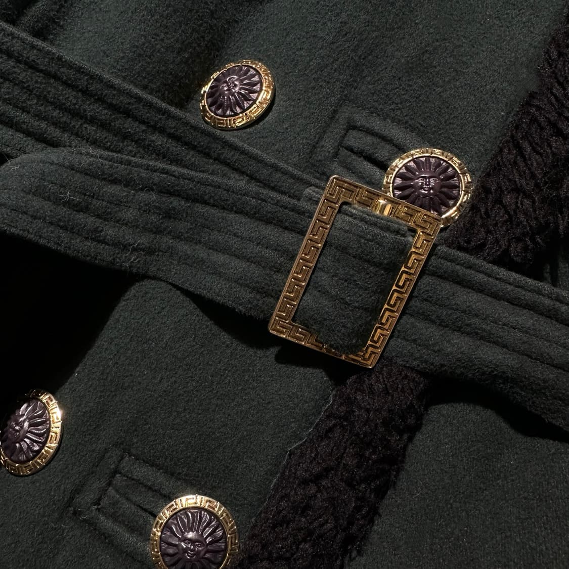 베르사체 금장버튼 시어링 더블 코트 상품이미지5