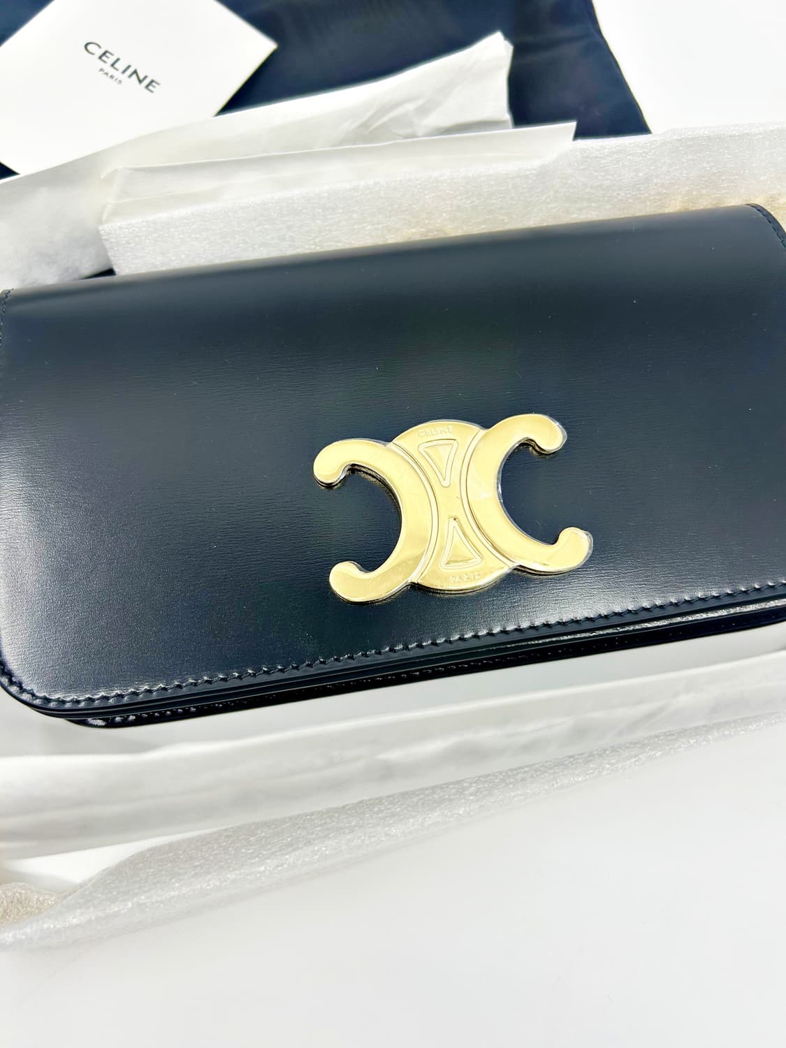 셀린느 멀티 포쉐트 샤이니 카프스킨 블랙 10L973GCH 38NO 상품이미지4