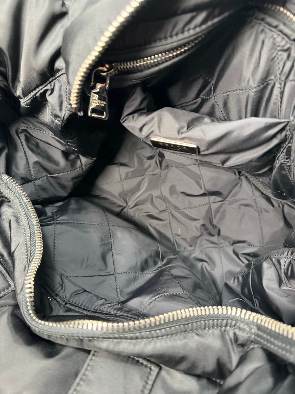 프라다 테수토 봄버 토트백 상품이미지8