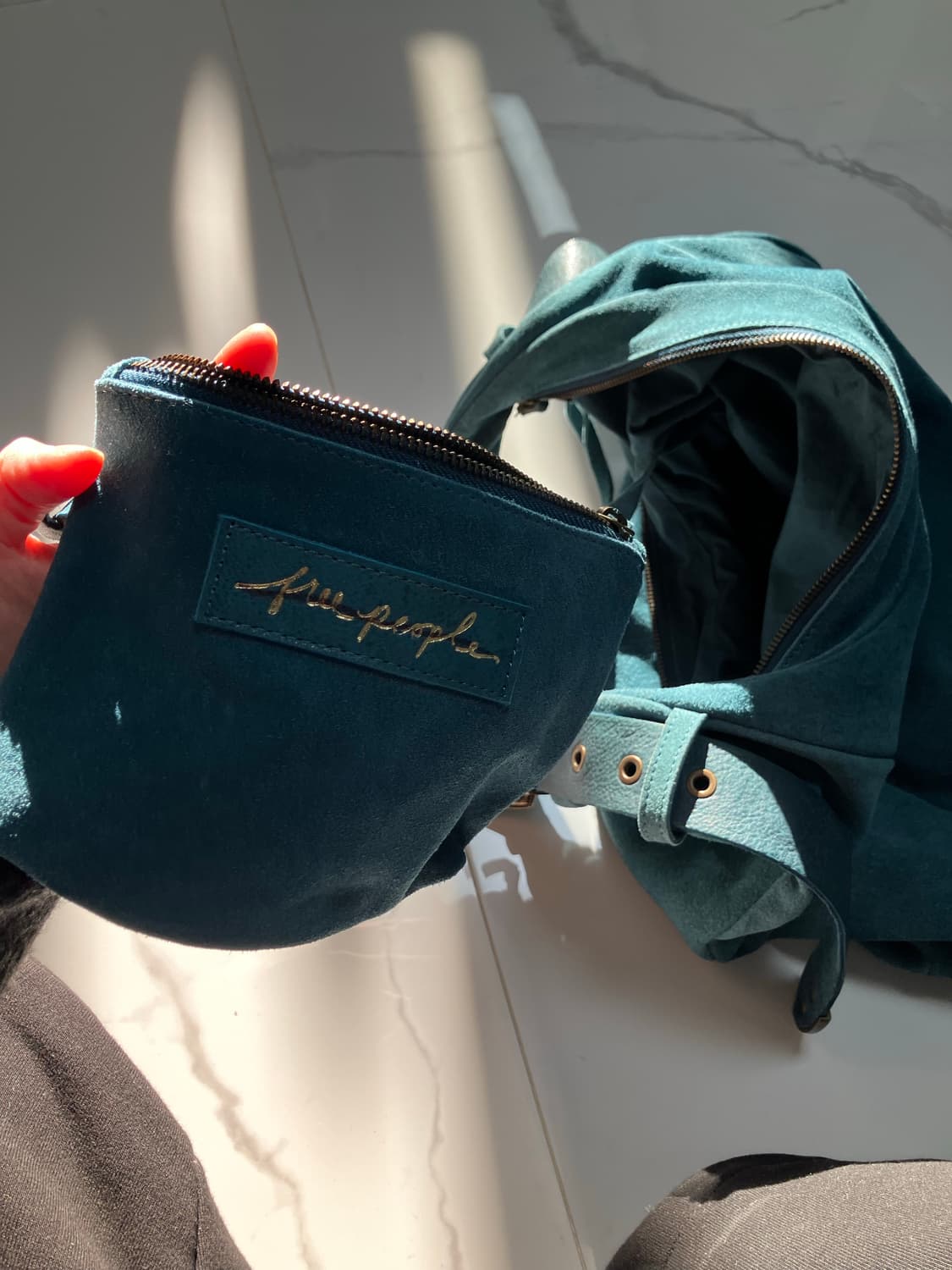 프리피플 웨스턴 버클 스웨이드 숄더백 호보백 상품이미지4