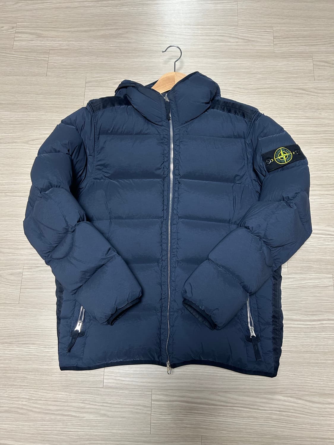 23FW 심리스 터널 나일론 다운 네이비 M 판매 상품이미지1