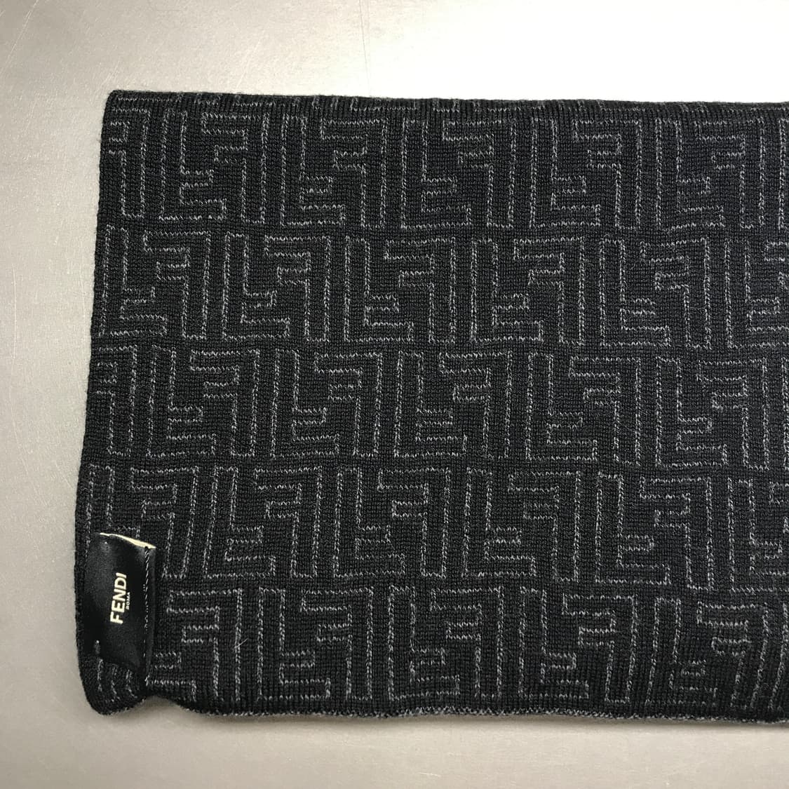 펜디 로고 머플러 블랙 상품이미지3