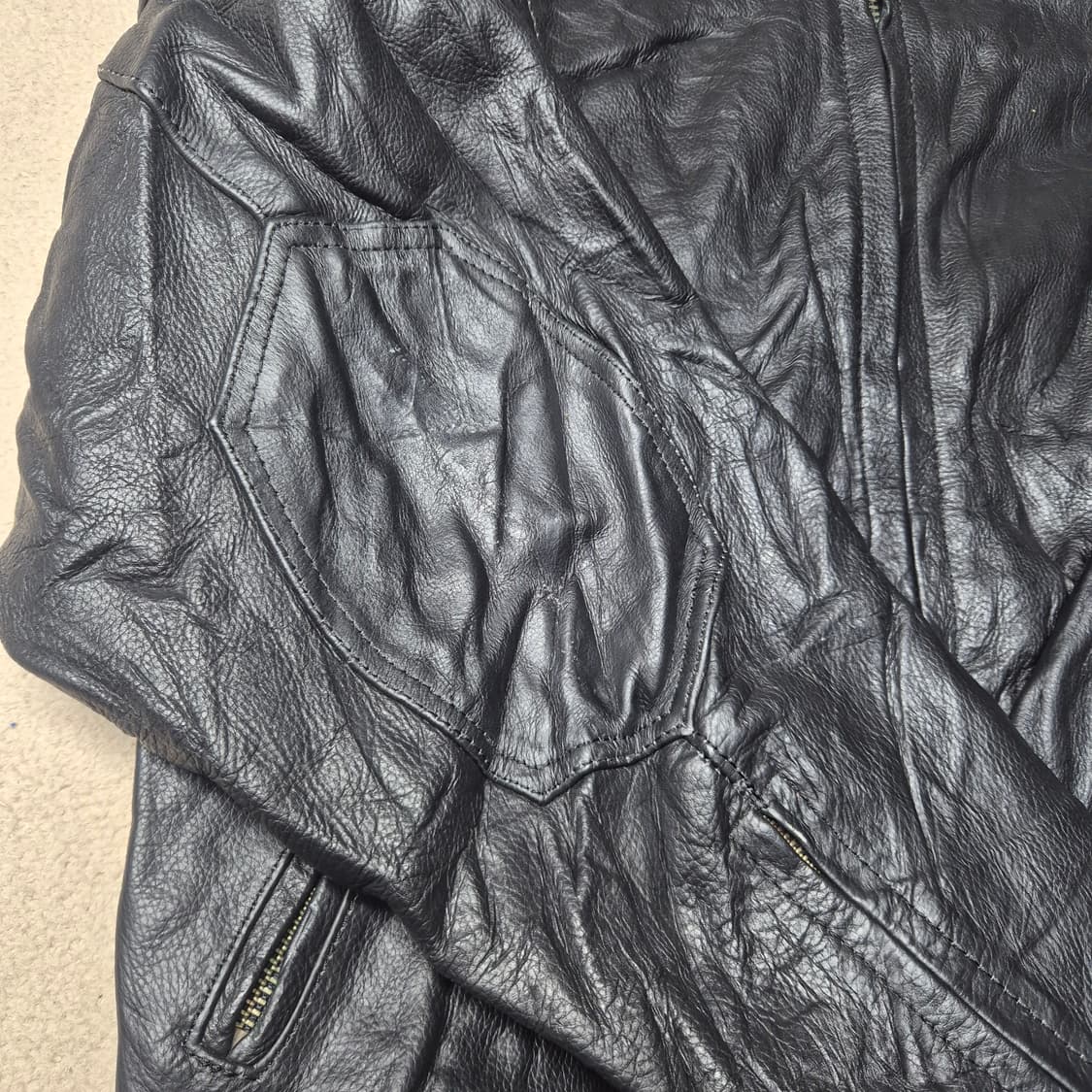 라이더 자켓 소가죽


  상품이미지3