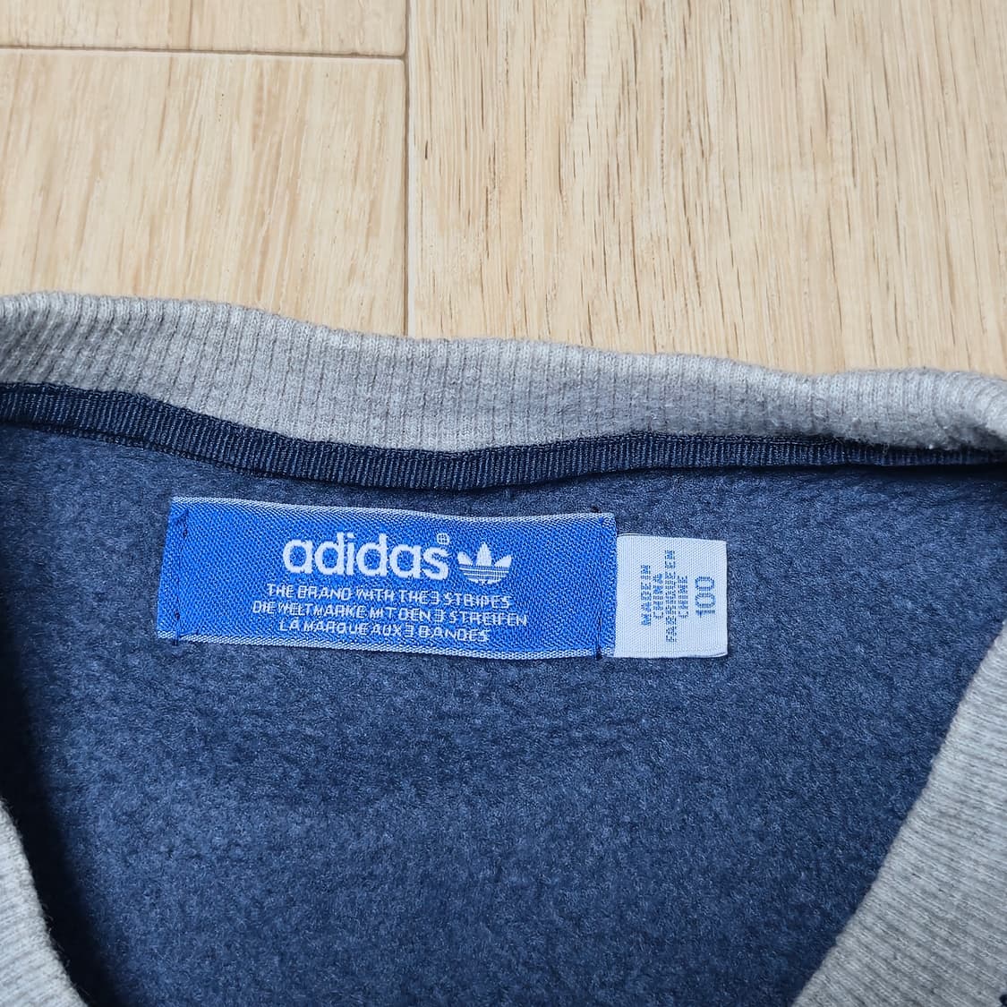 100) 아디다스 약기모 스트라이프 맨투맨 상품이미지3