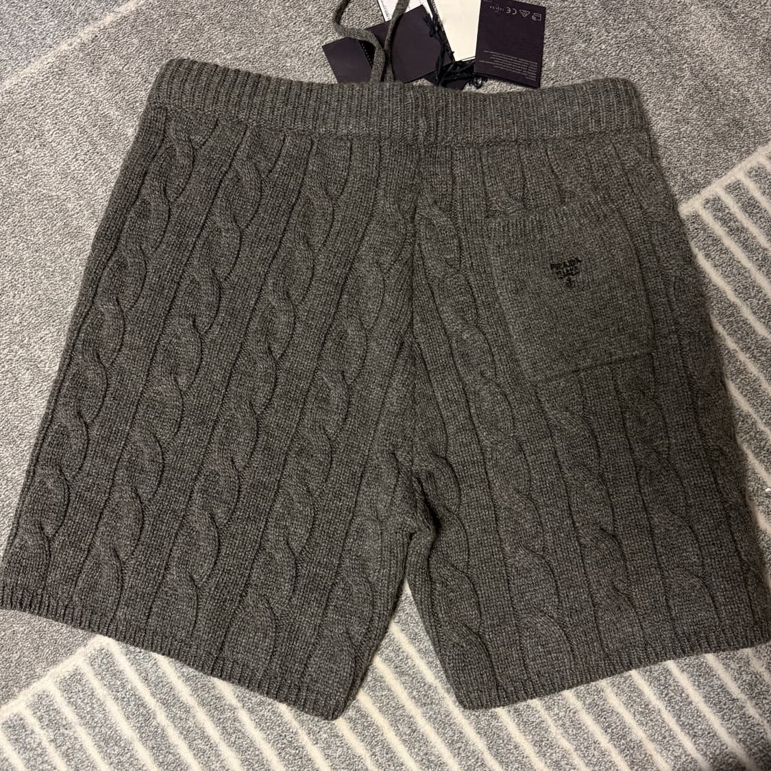 PRADA 프라다 캐시미어100 니트 반바지 새상품 상품이미지3