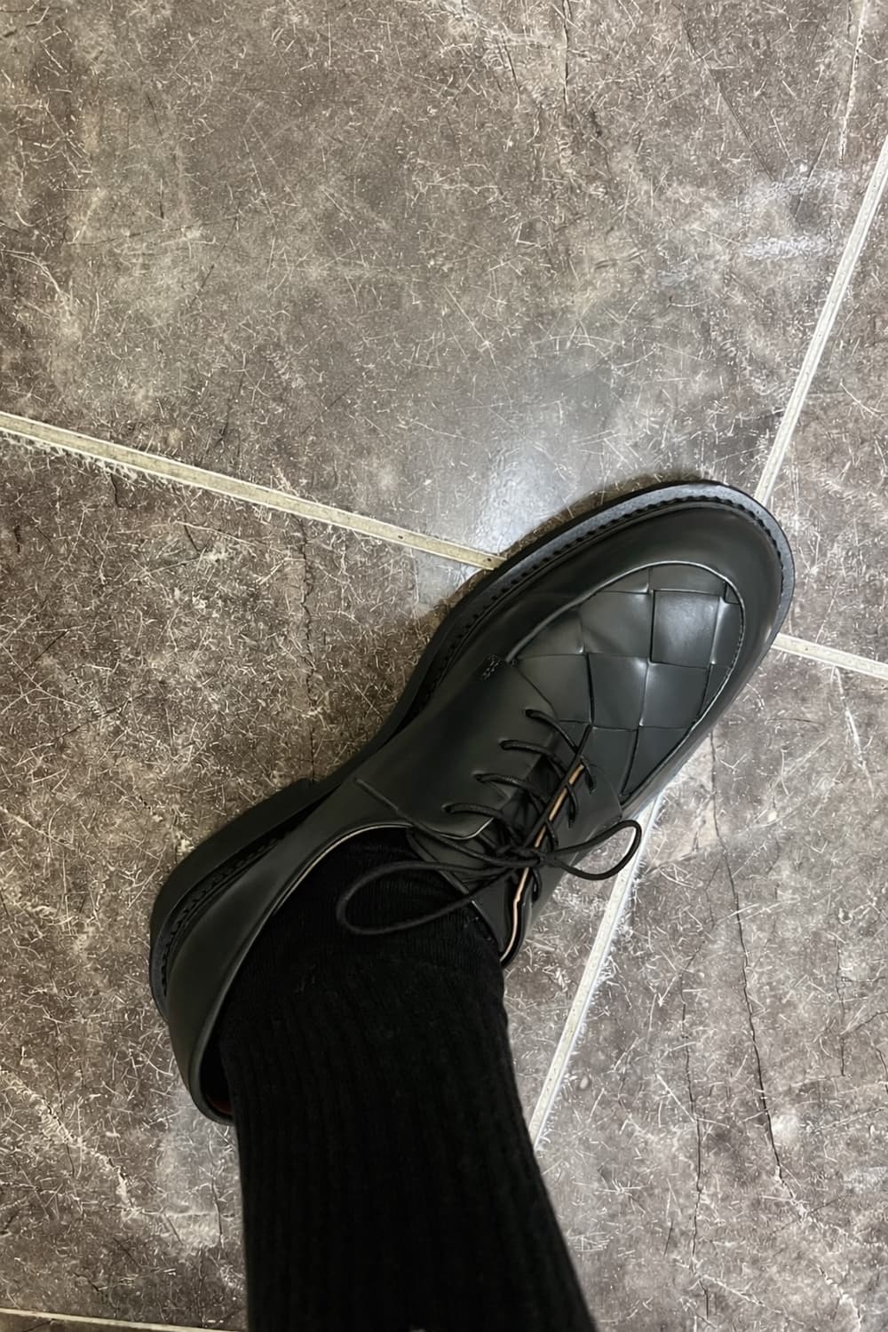 43 보테가베네타 인트레치아토 더비 그래파이트 상품이미지3