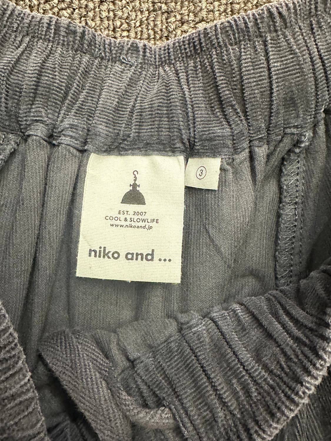 3)niko and vintage 네이비 코듀로이 롱 스커트 상품이미지3