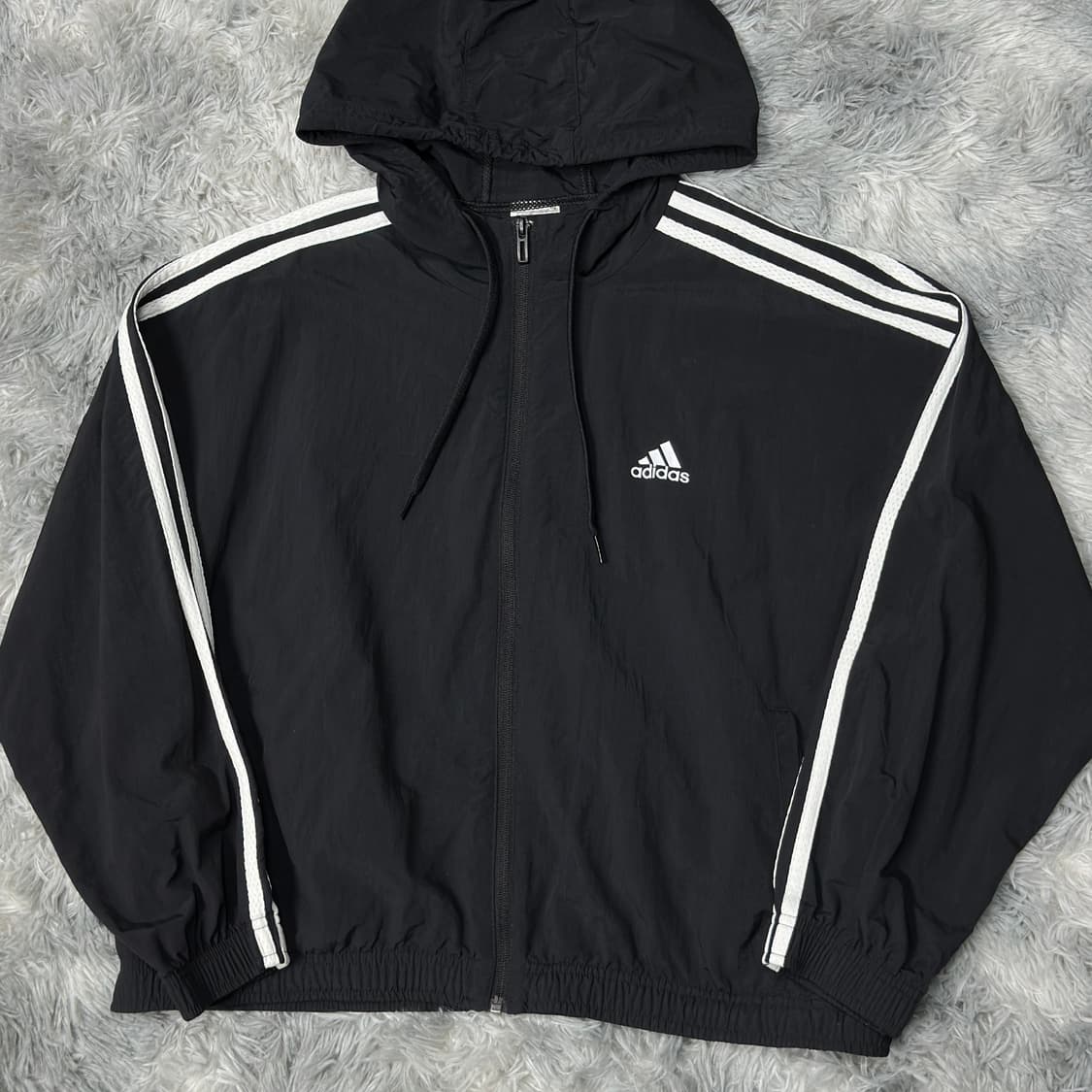 아디다스 에센셜 우븐 빅로고 윈드브레이커 상품이미지1