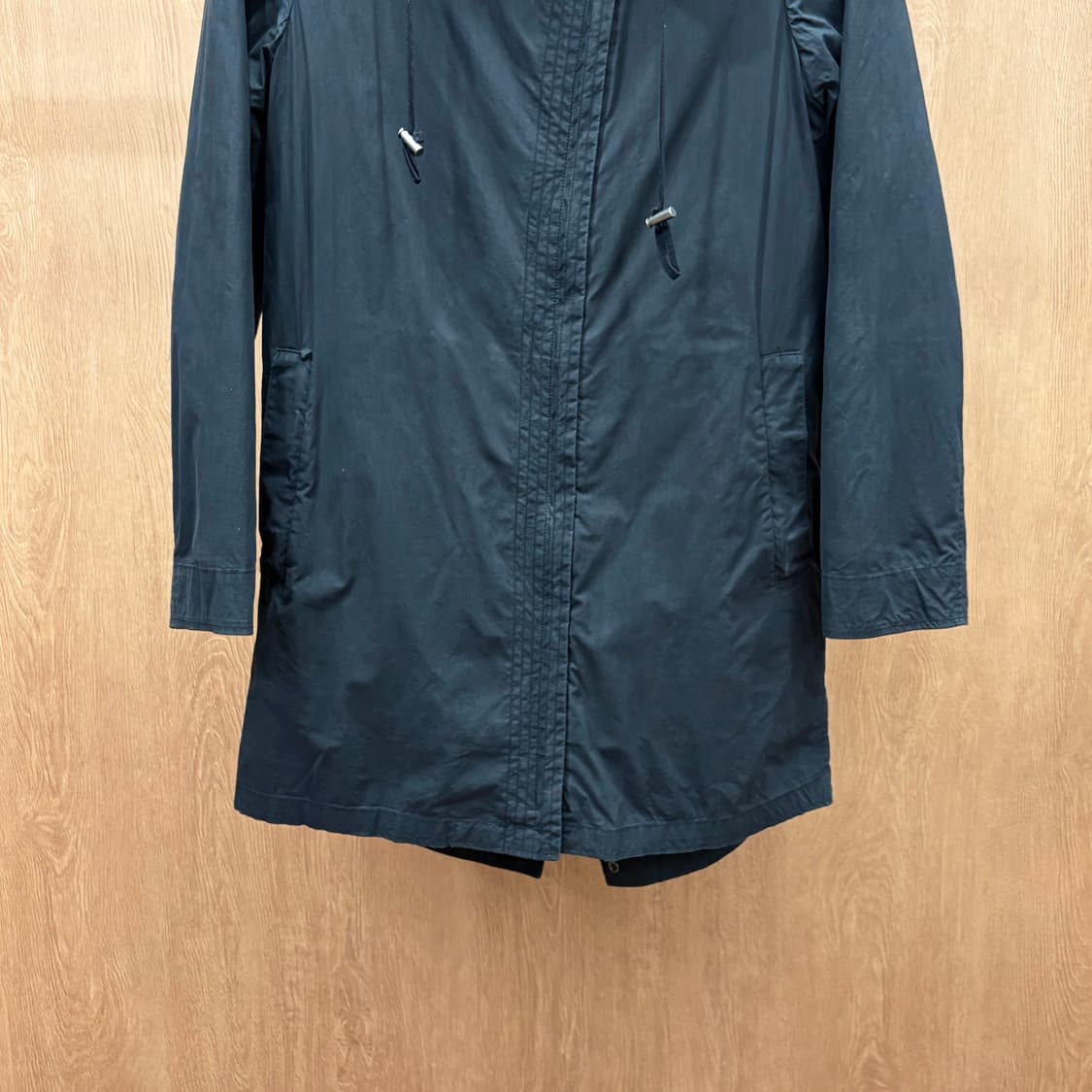 헬무트랭 후드 아웃도어 자켓 스트링 사이드 포켓 하부 절개 디테일 블랙 상품이미지5