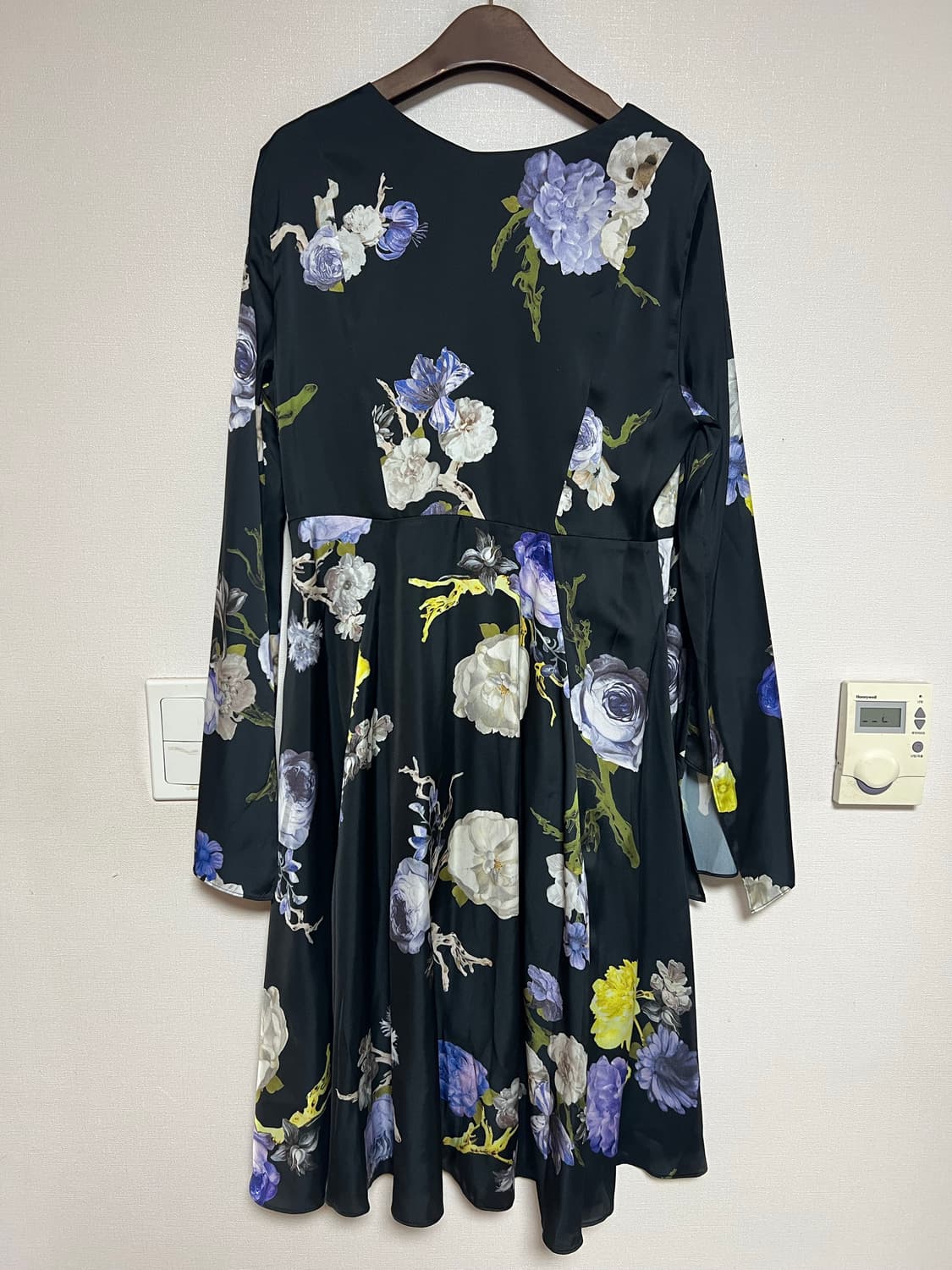 Acne Studios의 플라워 패턴 원피스 상품이미지4