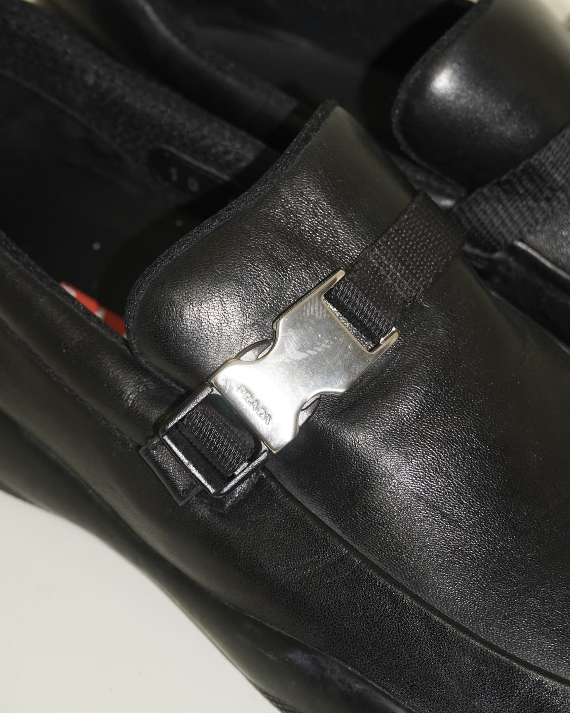 프라다 스트랩 로퍼 상품이미지2