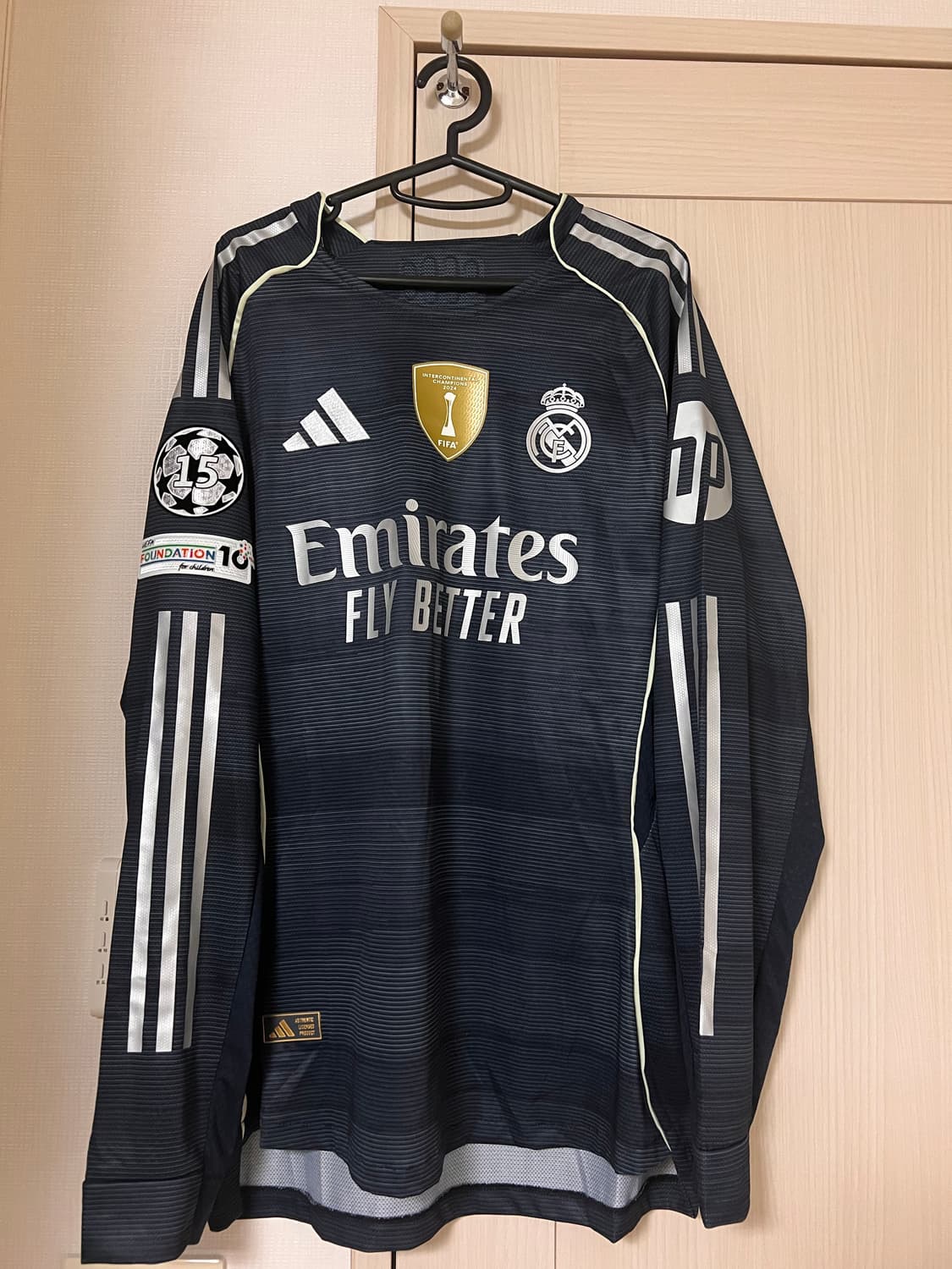 25-26 레알 어웨이 긴팔 팝니다 상품이미지1