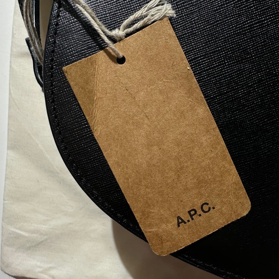 (새상품) APC 아페쎄 하프문 데미룬 사피아노 숄더백 블랙 상품이미지5
