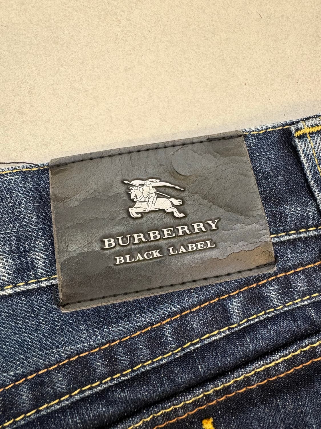 버버리 블랙라벨 디스트레스드 데님 상품이미지9