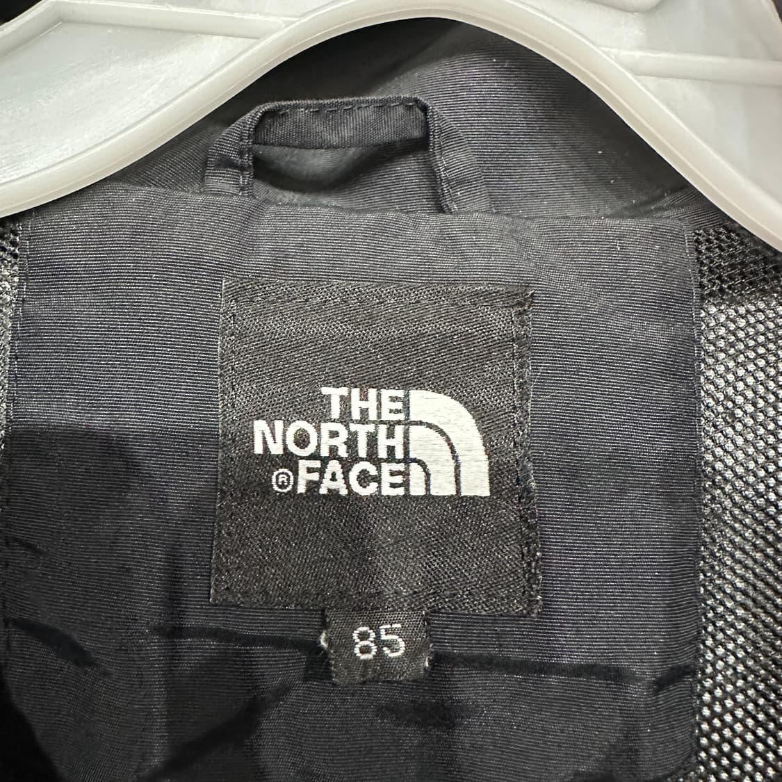 노스페이스 검흰 바람막이 S 상품이미지3