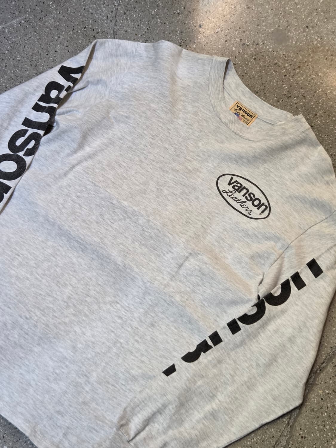 Vanson 밴슨 오트밀그레이 레터링 롱슬리브 상품이미지1