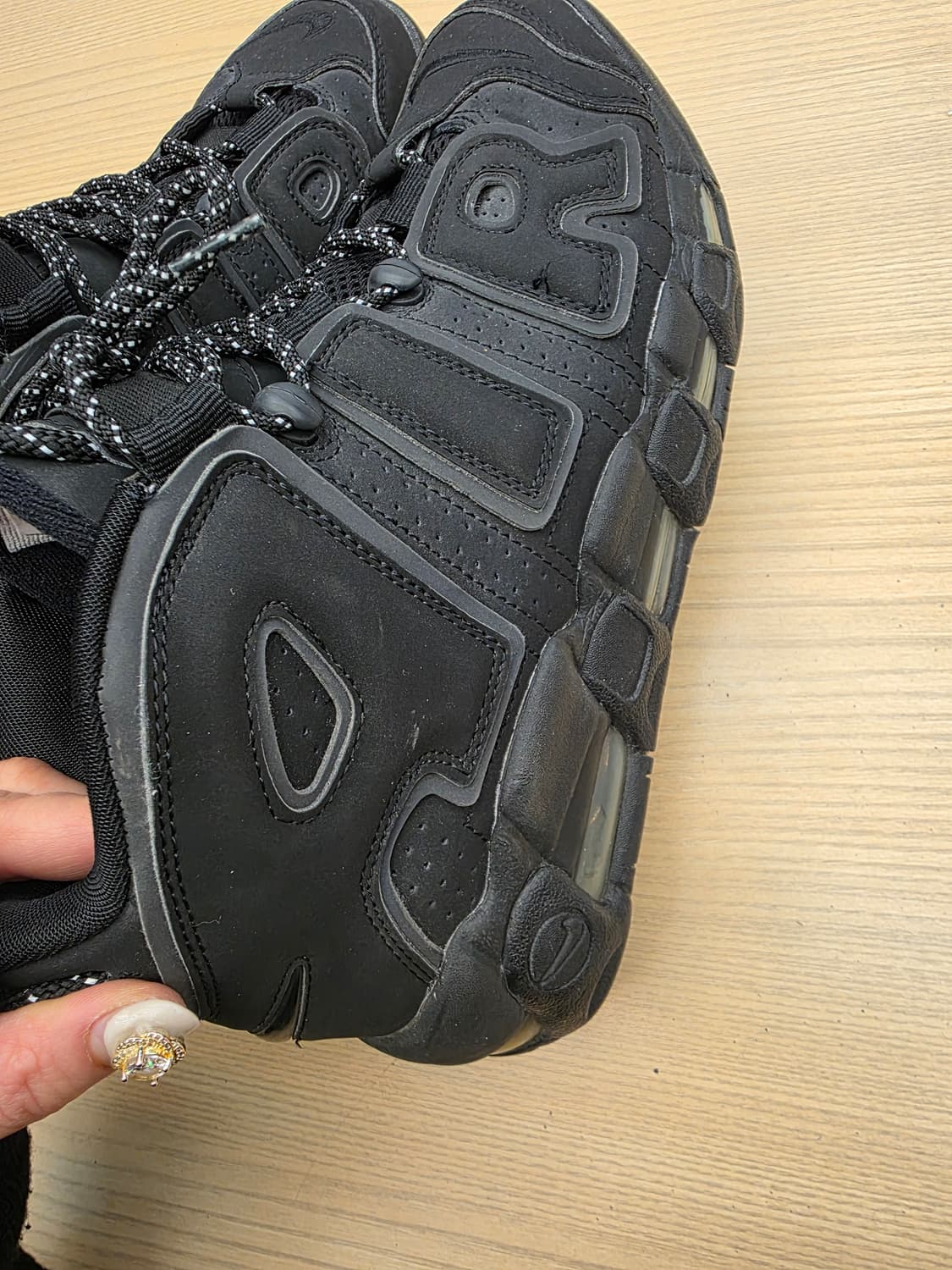 나이키 에어 업템포 트리플 블랙 275 상품이미지5